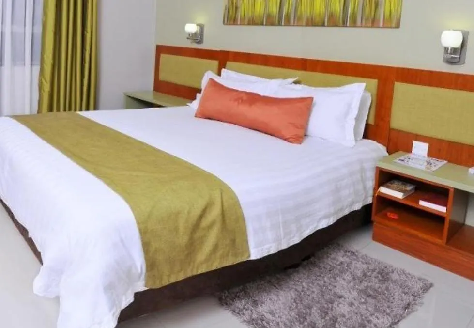 Meg Klaus Hotel Tirana